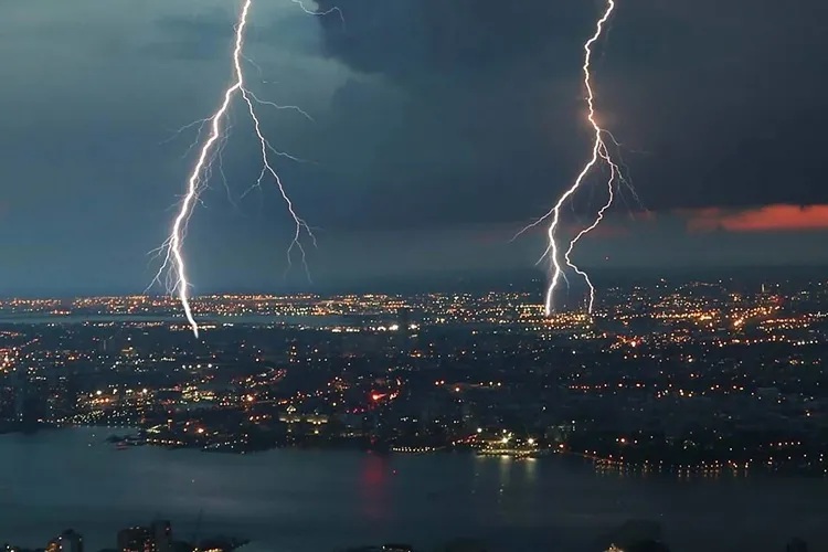 Молния: риски и современные методы защиты. Опыт ОБО Беттерманн